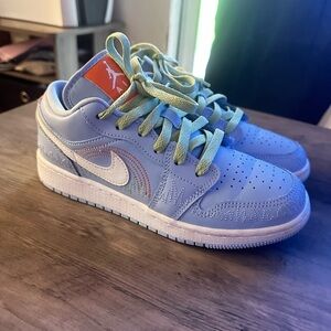 🌺🌸🌼Nike Air Jordan 1 size youth 4✨